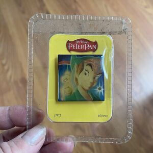 Brand NEW Disney Peter Pan Tinker Bell Blinky Movie Button Pin Brooch Light Up